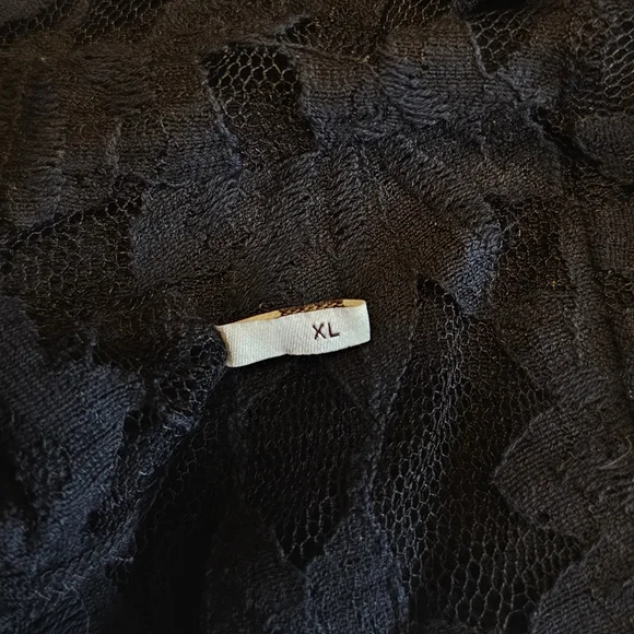 Oserjep - Black Floral Lace Blouse - Picture 7 of 7